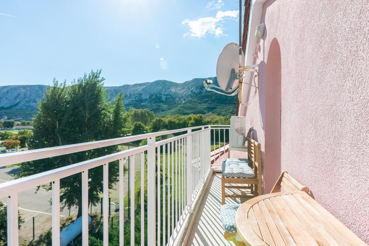 Beautiful Apartment Lovorka 6 , Baska, Krk Екстериор снимка