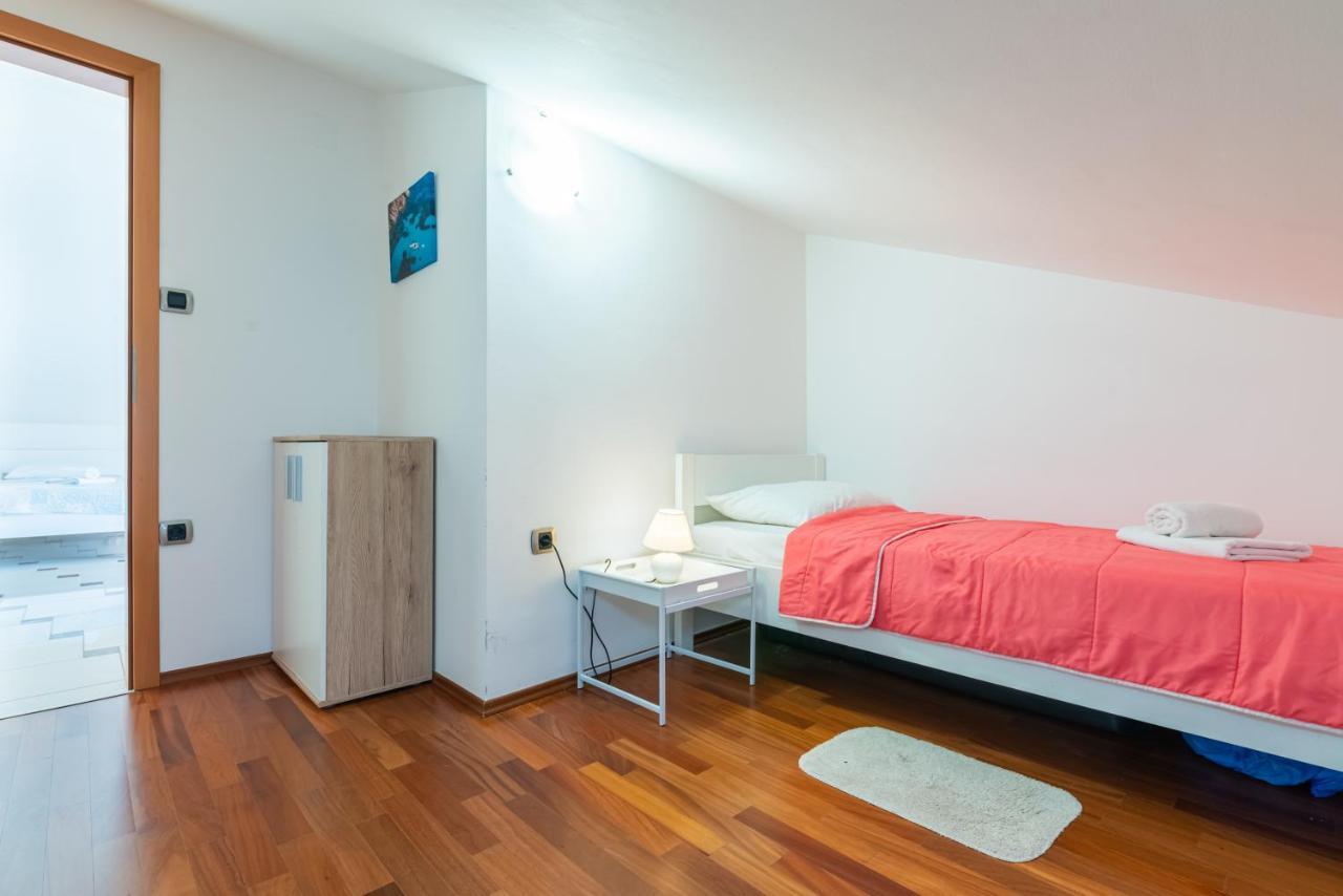 Beautiful Apartment Lovorka 6 , Baska, Krk Екстериор снимка