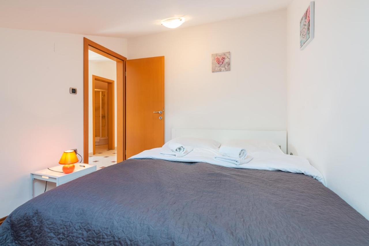 Beautiful Apartment Lovorka 6 , Baska, Krk Екстериор снимка